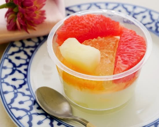 フレッシュ柑橘とメロンの杏仁豆腐（成城石井自家製）　J-387