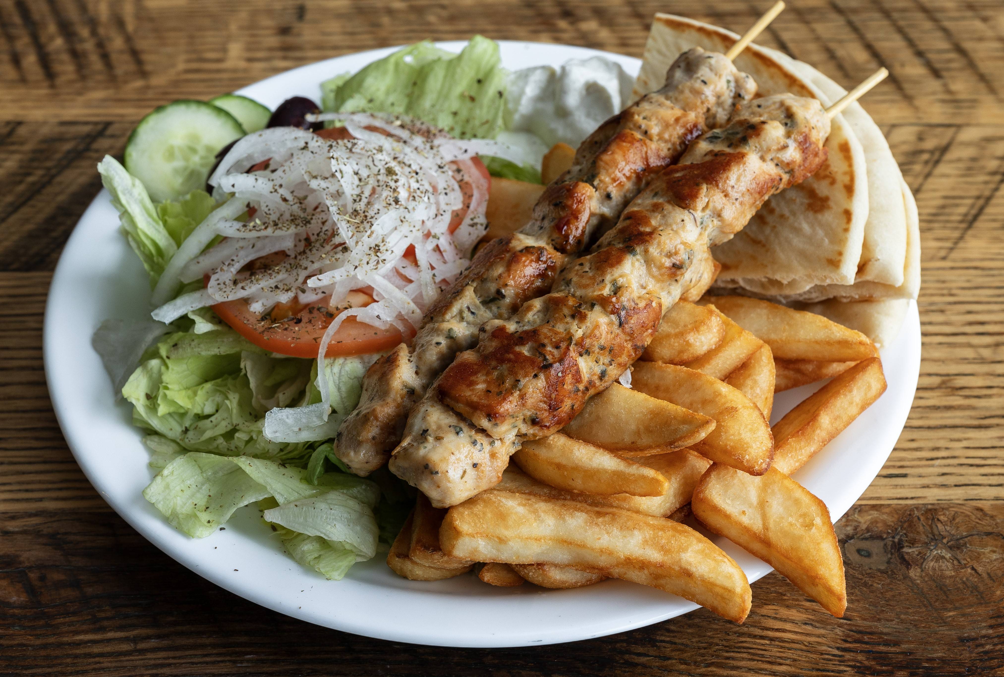 Assiette souvlaki au poulet 2 br. / Chicken Souvlaki Plate 2 br.