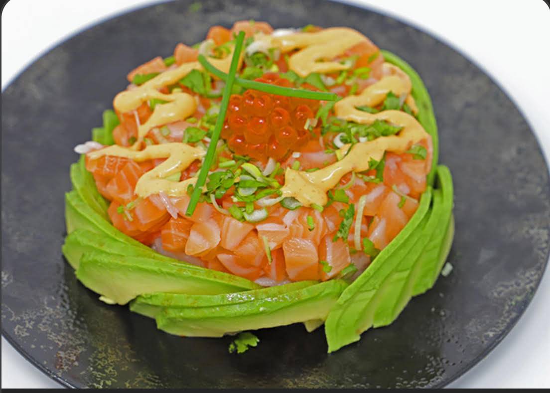 143- Chirashi tartare de saumon, avocat coriandre cebette
