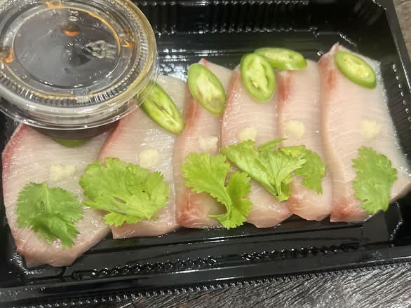 Yellowtail with Jalapeno (6 pcs)