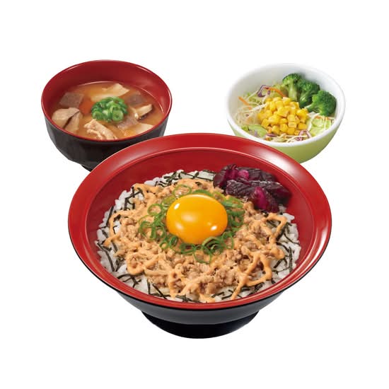 明太マヨ旨だしとりそぼろ丼 とん汁サラダゼットDashi-Flavored Minced Chicken Rice Bowl with Cod Caviar ,Raw Egg, Pork Miso Soup & Salad