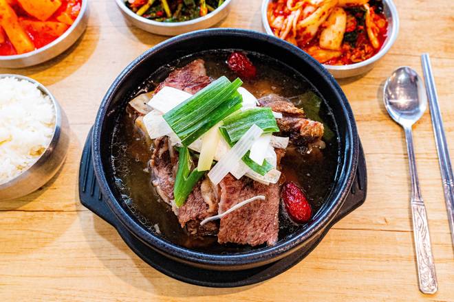 8. 특갈비탕 / Special Beef Rib Soup