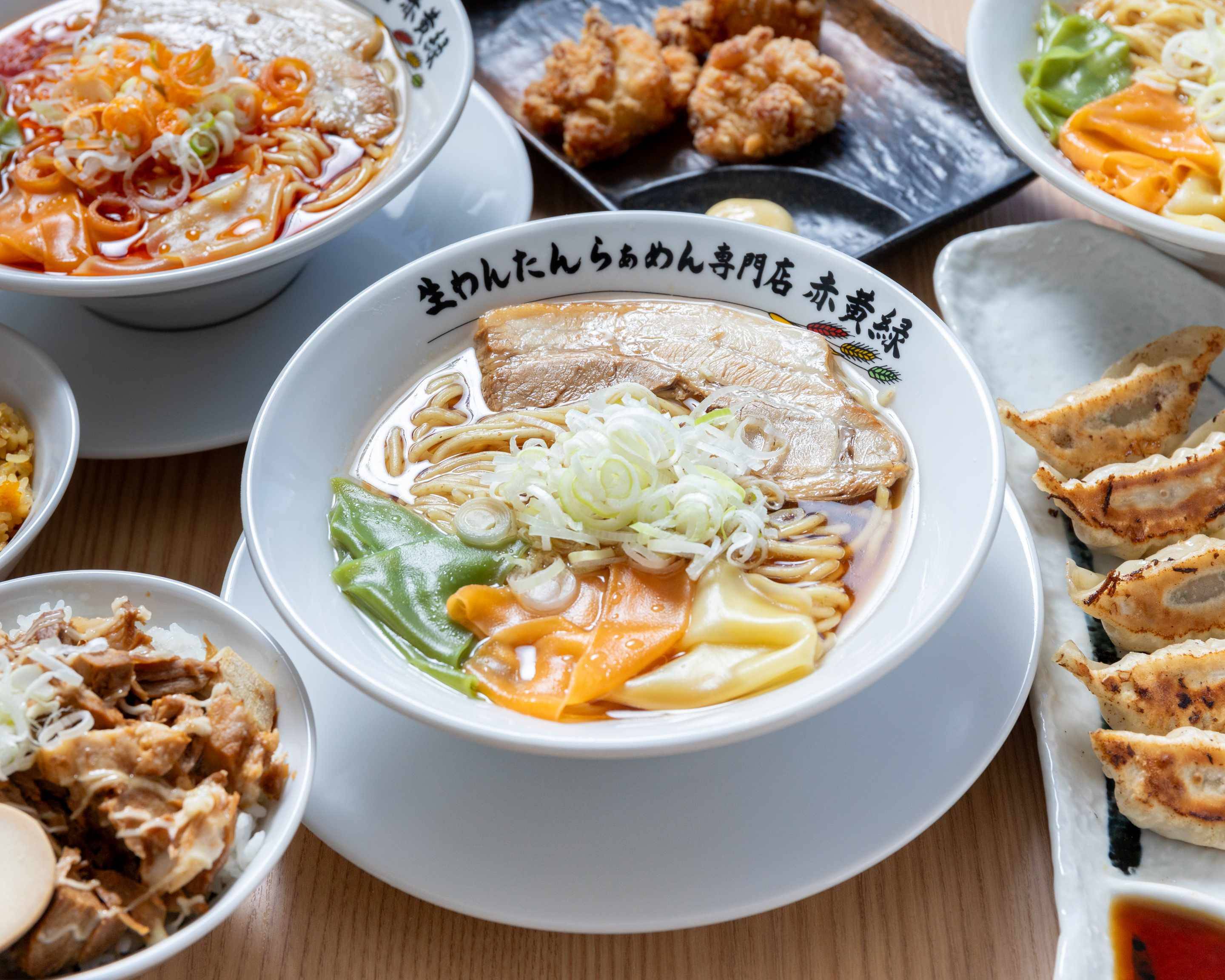 生わんたんらぁめん専門店 赤黄緑 Nama wantan ramen senmonten
