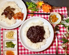 黒カレーとホルモン丼