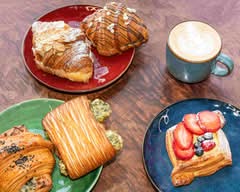 Mezzaluna Bakery And Pastry (585 Montreal Rd, Unit 19)