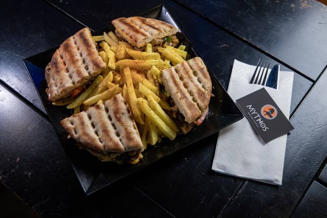 Skepasti mit Gyros und Pommes