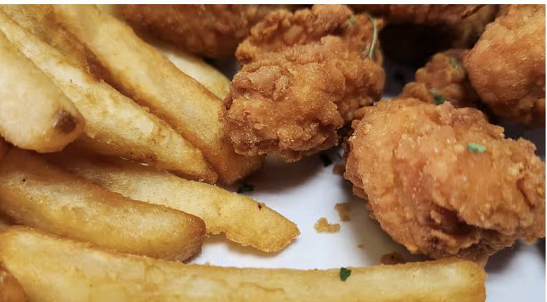 6 Pcs Party Wings with Fries & Free Can Drink