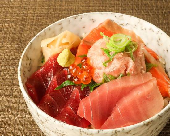中とろが入った、鮪・サーモン丼