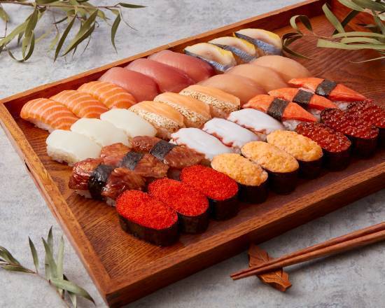 豪華饗宴 (含鮮魚味噌湯及芒果布丁各 2 份) Deluxe Sushi Set