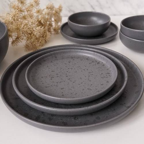 Uno Terra Plate by Mesa Ceramics