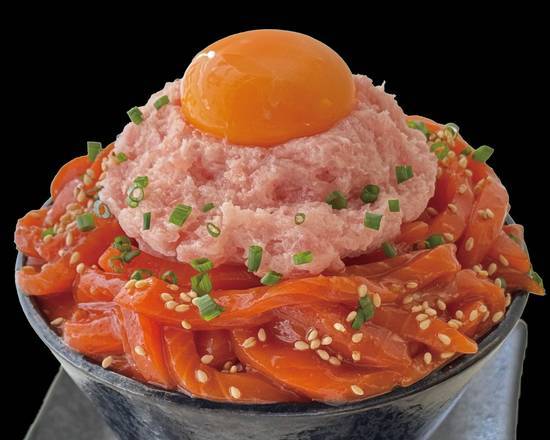たっぷりねぎとろサーモンユッケ丼