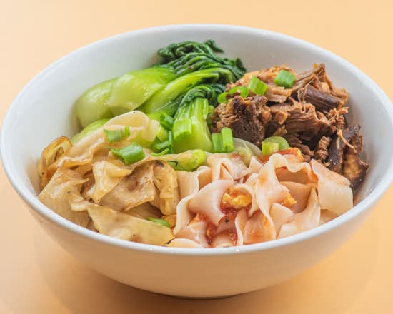 tomato egg noodles & slow-braised pork