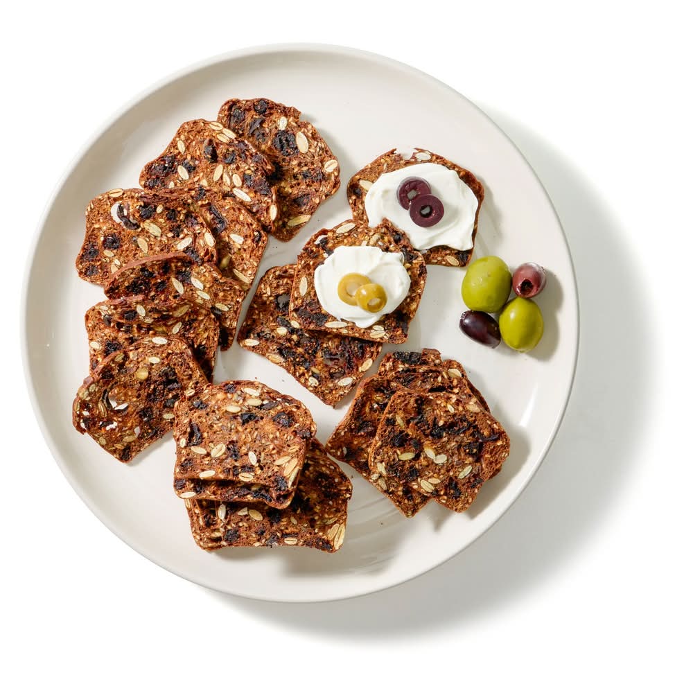 Lesley Stowe Raincoast Crisps Fig & Olive Crackers (5.3 oz)