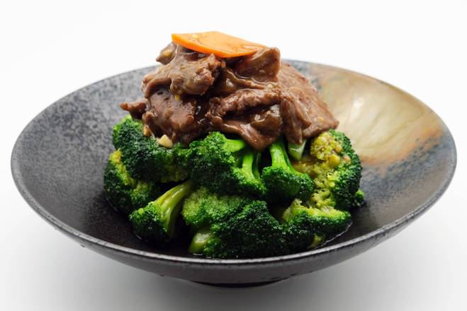 P31. Stir-Fried Beef with Canadian Broccoli 西蘭花炒牛肉