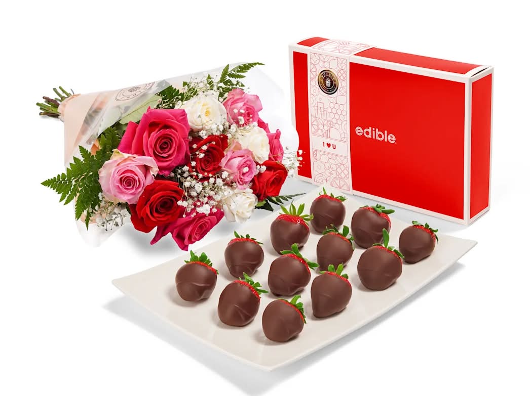 Totally in Love Valentine's Day Roses Gift Set