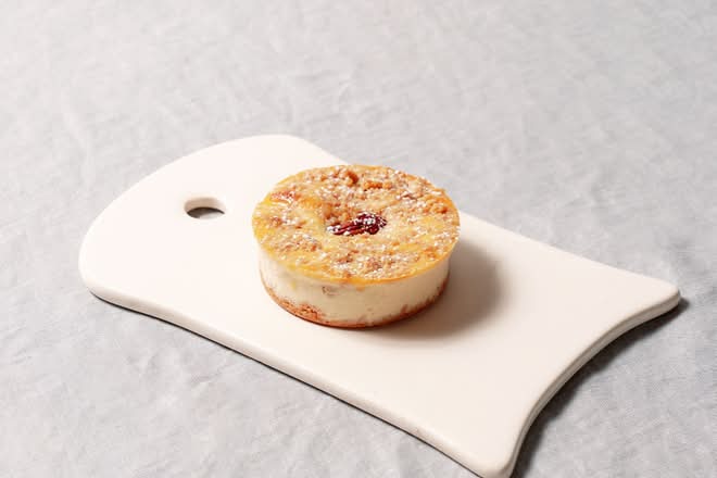 Apple Pecan Crumble Cheesecake