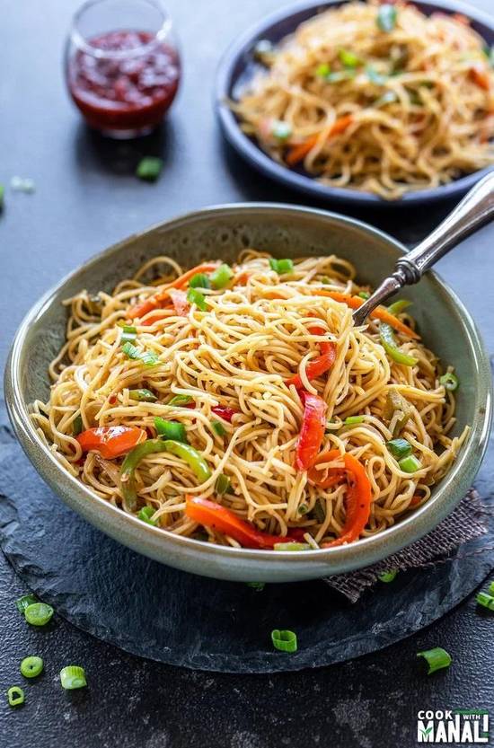 GARLIC VEG NOODLES