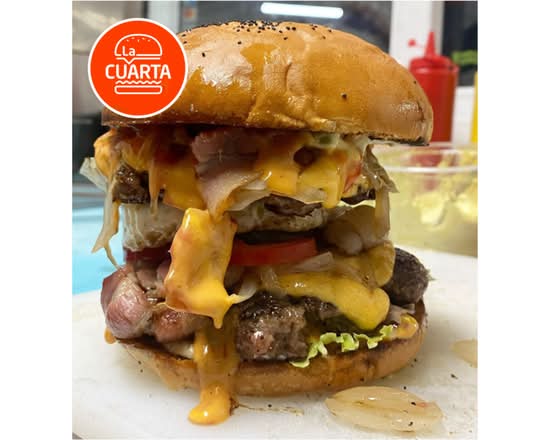 HAMBURGUESA LA CUARTA (Guatemala)