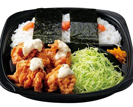 若鶏のこだわり唐揚げのり明太弁当～醤油味～（タルタルつき） Deep-fried broiler chicken and seaweed pollock roe lunch box ～soy sauce flavor～ (with tartar sauce)