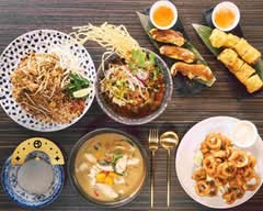 Pii Nong Thai (Yonge)