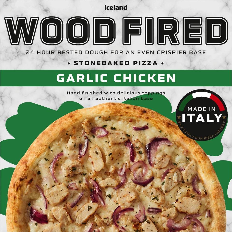 Iceland Garlic Chicken Woodfired Pizza