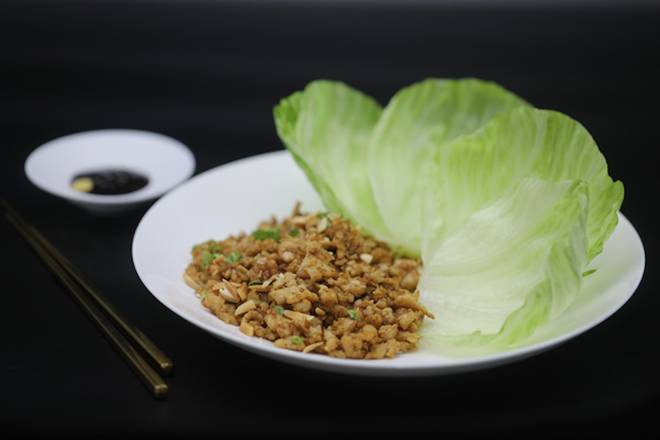 Minced Chicken Lettuce Cups (4 pc)