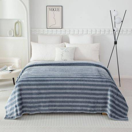 Mainstays Cationic Plush Blanket (double/queen/navy stripe)