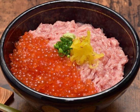 頬緩む「いくらねぎとろ丼」
