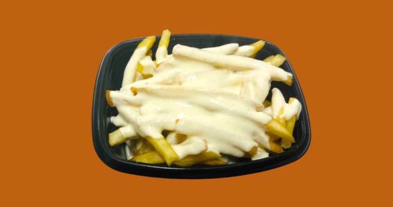 Frites à la sauce fromagère