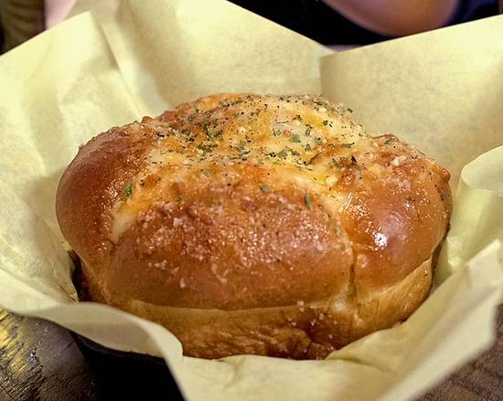 Fresh-Baked Cheese Garlic Pan Bread