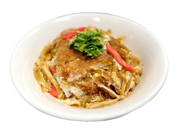 Japanese style steamed egg rice bowl with chicken or pork (日式滑蛋蓋飯）