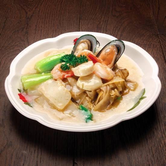 N9b Seafood Fried Flat Noodles in Egg Gravy
