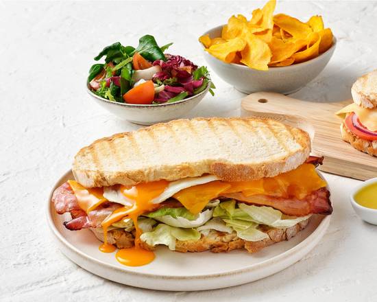 Tosta Bacon, Cheddar e Ovo estrelado