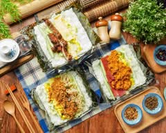 大口吃海苔飯捲