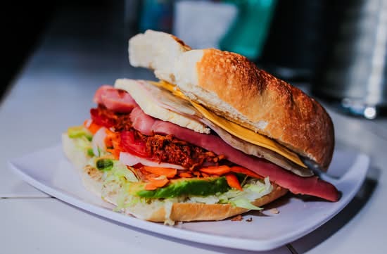 Super Tortas Chelita (Uruapan)