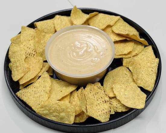 Chips w. Queso (8oz)