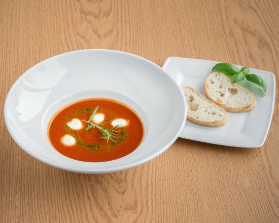 Cream Soup with Tomatoes and Roasted Pepper