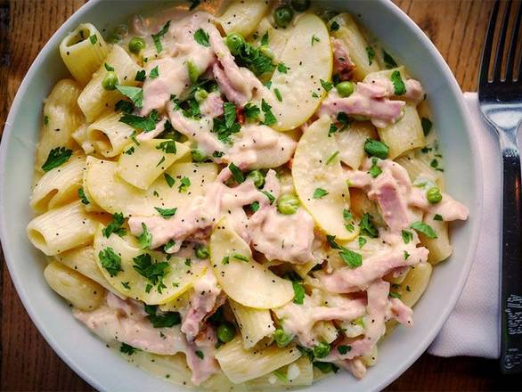 Ham, Apple & Peas Macaroni & Cheese