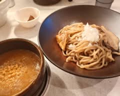 俺の創作らぁめん 極や 神田 神保町店