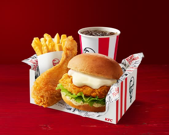 チーズにおぼれるフィレバーガー(モッツァレラ入り)よくばりセット Fillet Burger Drowning in Cheese With Mozzarella Abundant Combo