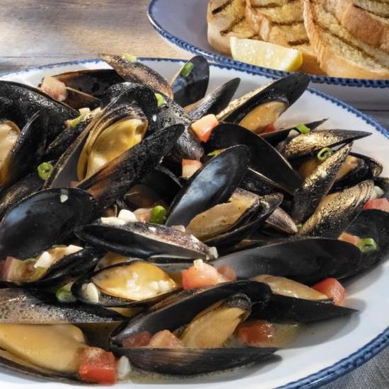White Wine and Roasted-Garlic Mussels