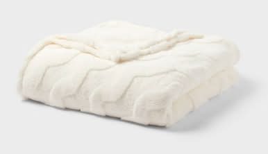 Room Essentials Wavy Jacquard Plush Blanket, Queen, White