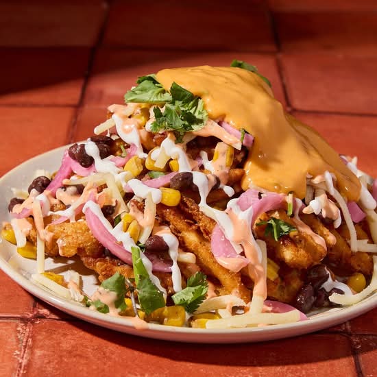 Queso Loaded Mercado Fries / Nachos tout garnis au queso