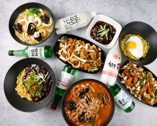 Busan (7209 Boulevard Taschereau, 102)
