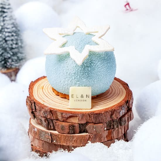 Frosted Snowflake Cake