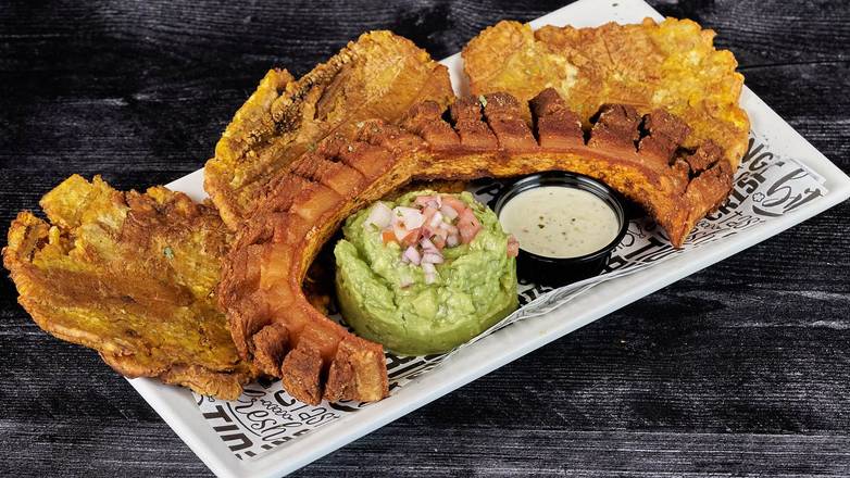 Guacamole with Chicharron and green plantain