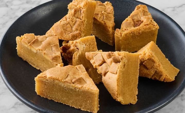 NEW White Chocolate Blondie Bites (V)