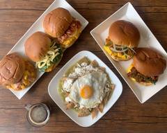 Buevito Sándwiches y Chilaquiles (Mexico City)