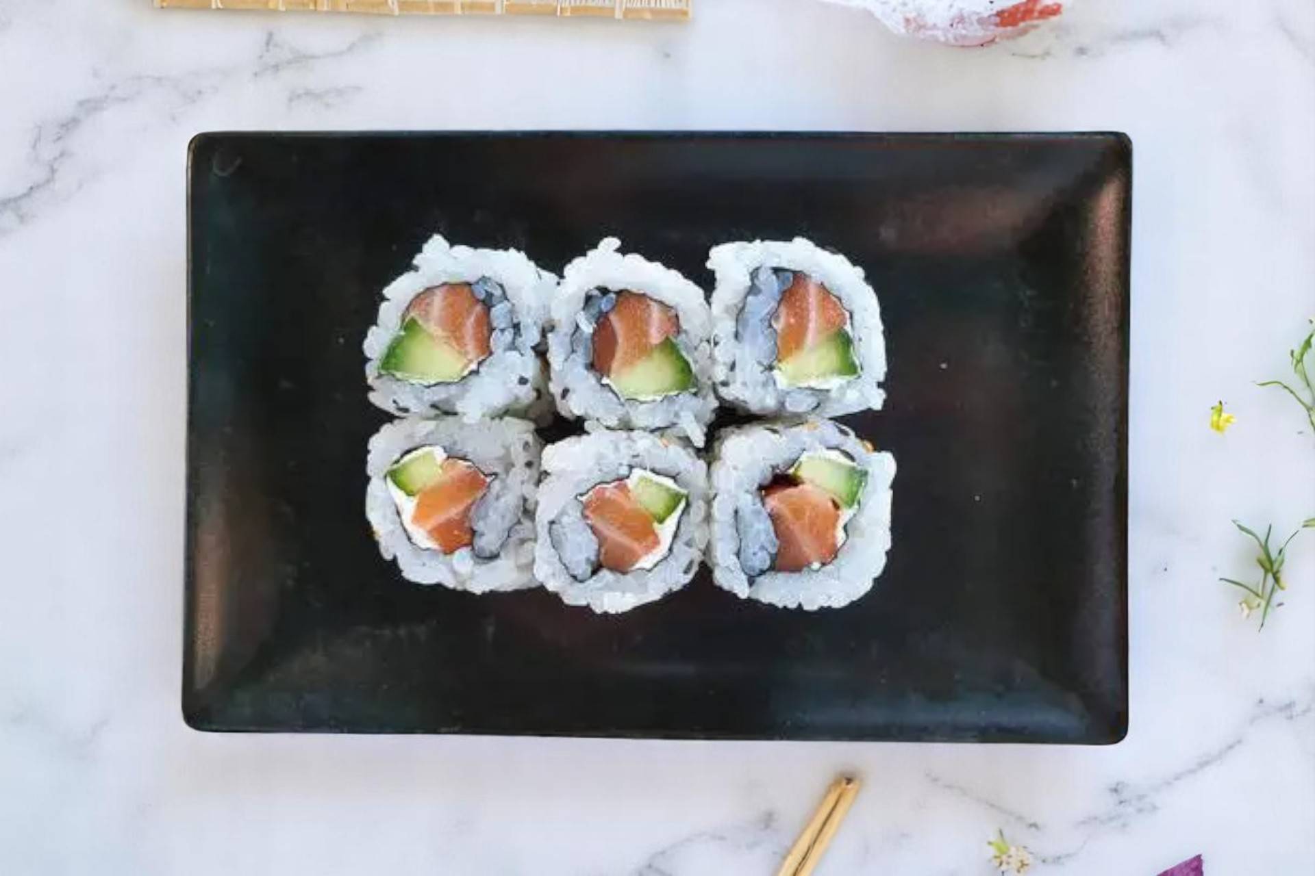 🍥Maki california (6 pièces)