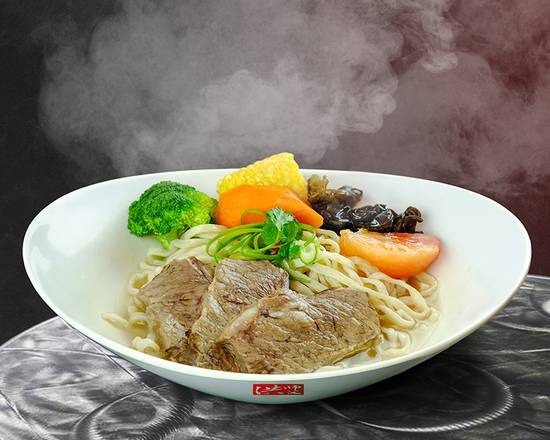 A6 Beef Brisket with Five Kinds of Vegetable with Noodle in Clear Soup 五行蔬菜牛坑腩麵